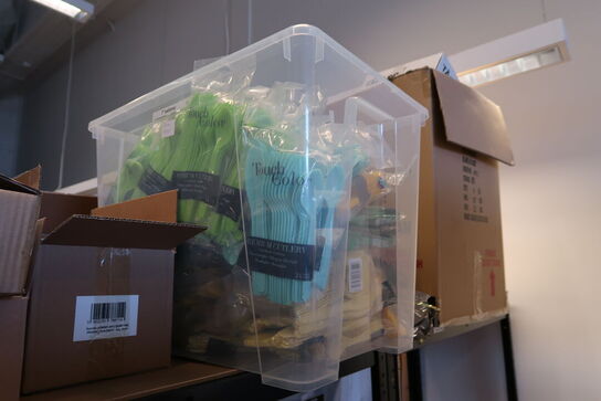 3 stk. lagerreoler med div. Festilbehør m.m.