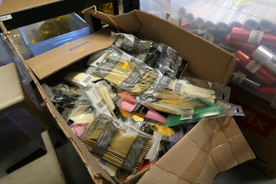 Kasse med div. Festtilbehør