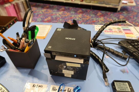 Pengeskuffe, bonprinter EPSON, tastatur m.m.