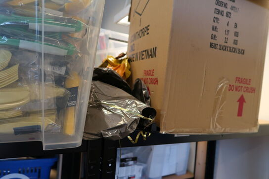 3 stk. lagerreoler med div. Festilbehør m.m.