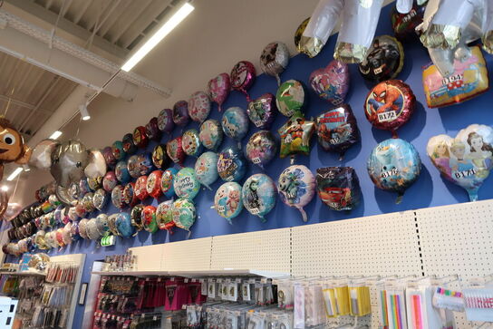 Alle balloner i butikken som er pustet op