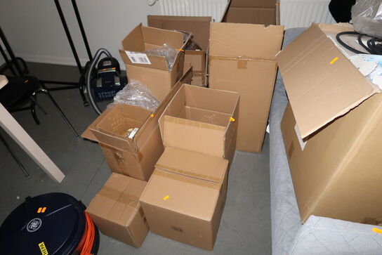 12 stk. diskokugler i forskelligestørrelser, mundbind m.m.