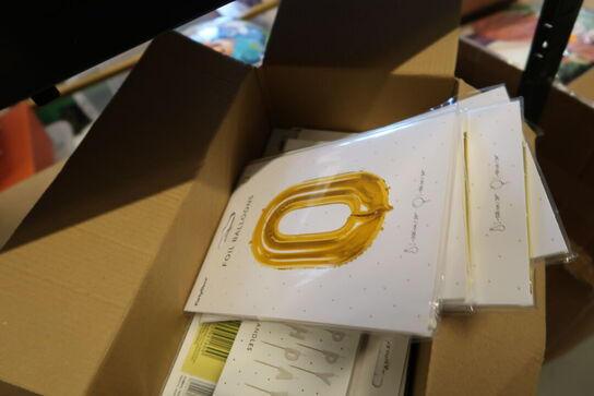 2 stk. lagerreoler med div. Festtilbehør m.m.