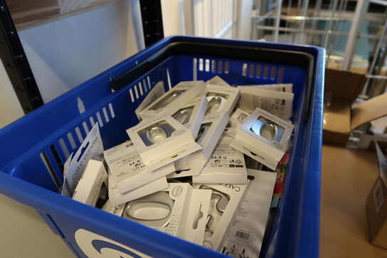 2 stk. lagerreoler med div. Festtilbehør m.m.