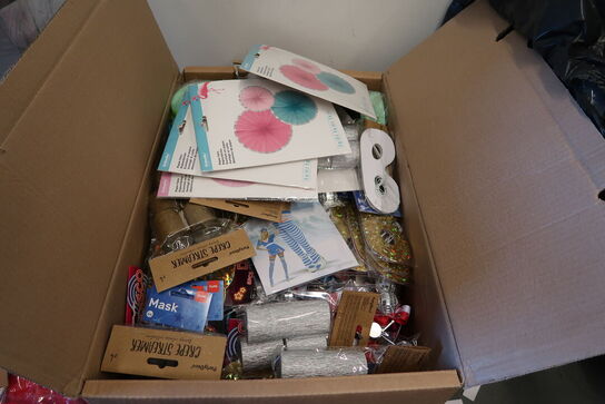 2 stk. kasser med div. Festtilbehør, balloner m.m.