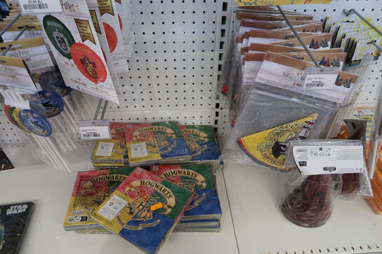 Div. Festtilbehør HARRY POTTER, MINIONS m.fl.