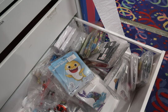 Div. Balloner med motiv m.m. i skuffer