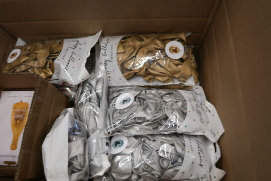 Kasse med nytårsfesttilbehør