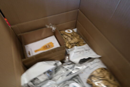 Kasse med nytårsfesttilbehør