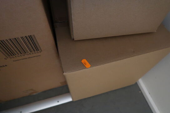 12 stk. diskokugler i forskelligestørrelser, mundbind m.m.