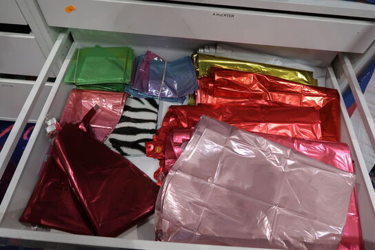 Div. Balloner med motiv m.m. i skuffer