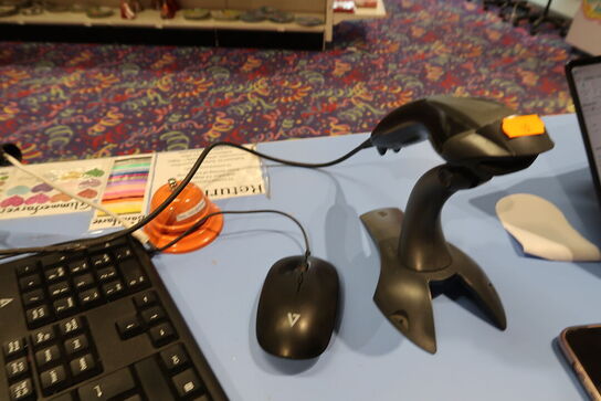 Pengeskuffe, bonprinter EPSON, tastatur m.m.