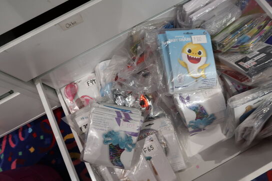 Div. Balloner med motiv m.m. i skuffer