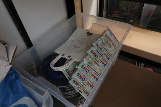 Lagerreol med div. Festtilbehør m.m.