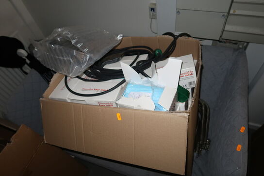 12 stk. diskokugler i forskelligestørrelser, mundbind m.m.