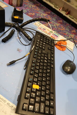 Pengeskuffe, bonprinter EPSON, tastatur m.m.