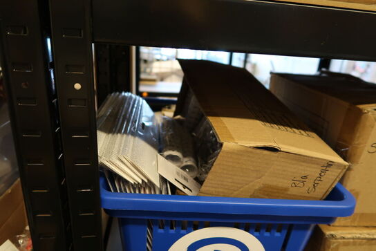 2 stk. lagerreoler med div. Festtilbehør m.m.