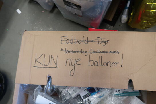 Kasse med div. Ballondyr m.m.