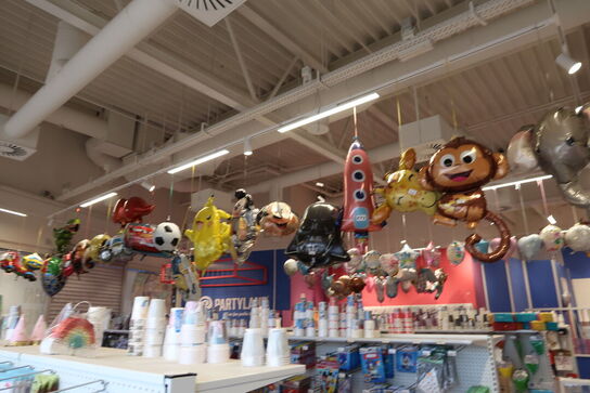 Alle balloner i butikken som er pustet op