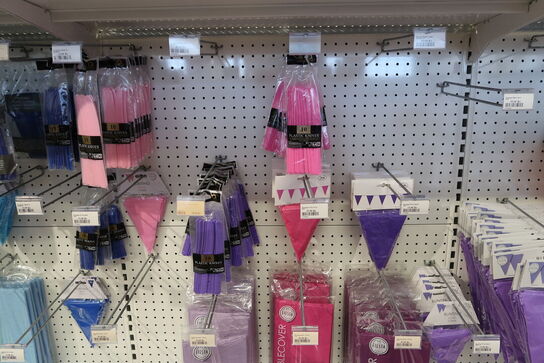 Div. Papkrus, paptallerkner, servietter, sugerør m.m.