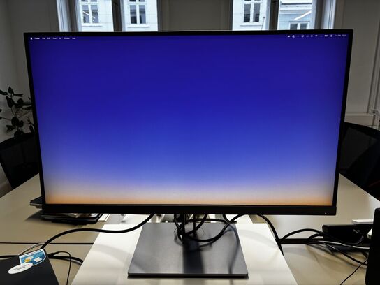 2 stk. HP EliteDisplay E273q 27" skærm QHD (2560 x 1440 @ 60 Hz) Skærmkortet på den tilsluttede pc skal kunne understøtte 2560 x 1440 ved 60 Hz  - HP