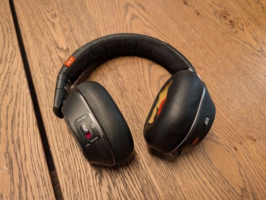 Voyager 8200 UC Headphones PLANTRONICS