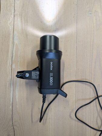 SL100D Light and QR-P90 Quick Release Parabolic Softbox - GODOX