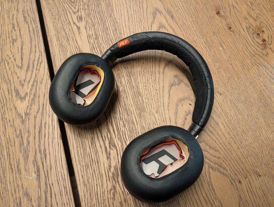 Voyager 8200 UC Headphones PLANTRONICS