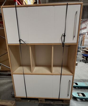 To store kontorskabe