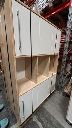 To store kontorskabe