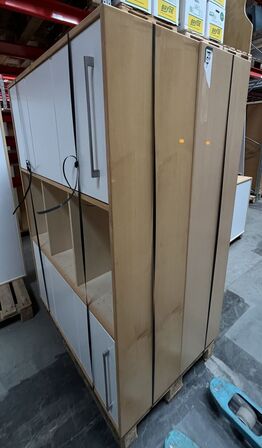 To store kontorskabe