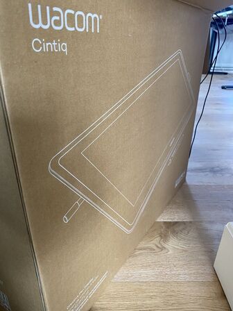 Tegneskærm WACOM Cintiq Pro24 samt assoteret computertilbehør