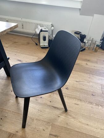 Spisebord med 8 stole