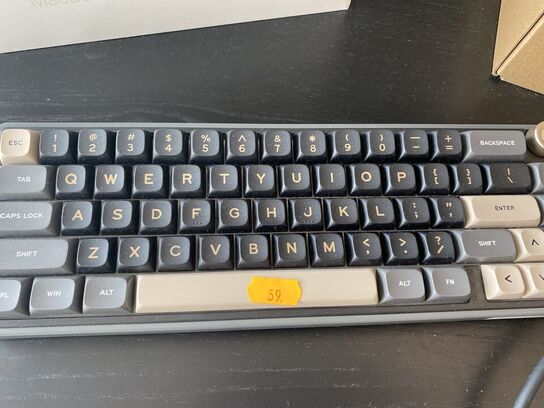 2 stk. skærme DELL U2520D, tastatur og mus