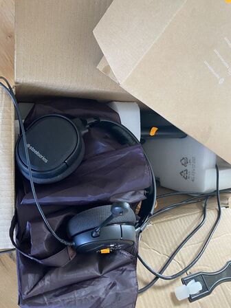 Tegneskærm WACOM Cintiq Pro24 samt assoteret computertilbehør