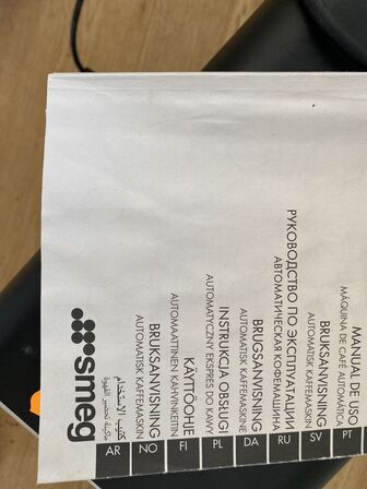 Espressomaskine SMEG og mælkevarmer