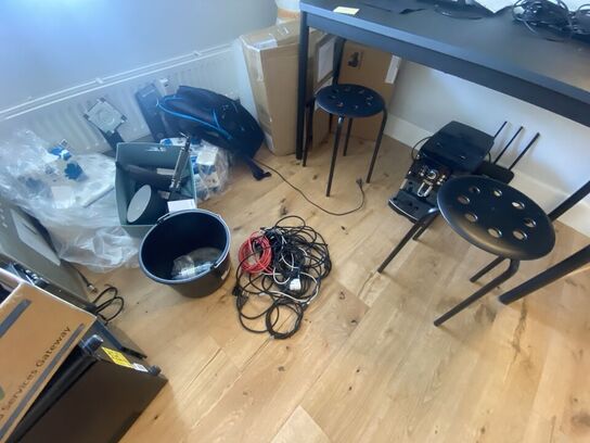 Tøm lokalet (kasser fra SMEG & BEKO tomme)