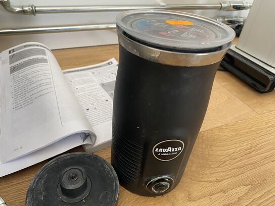 Espressomaskine SMEG og mælkevarmer