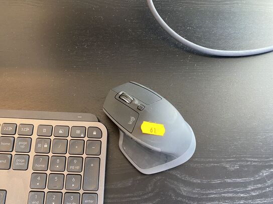 2 stk skærme DELL U2719D/U2715H, tastatur & mus