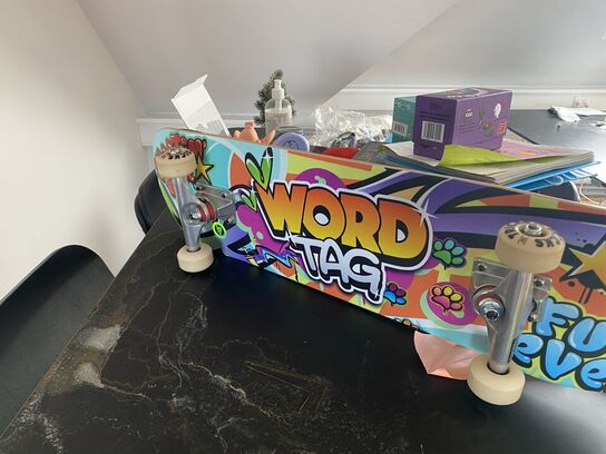 Blandet spil, bøger skateboard mm.