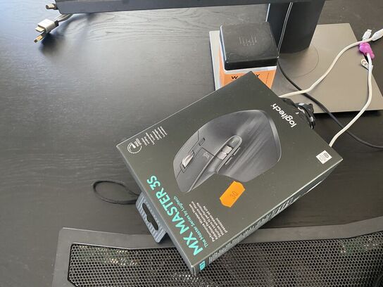 Skærm DELL, tastatur, mus mm.