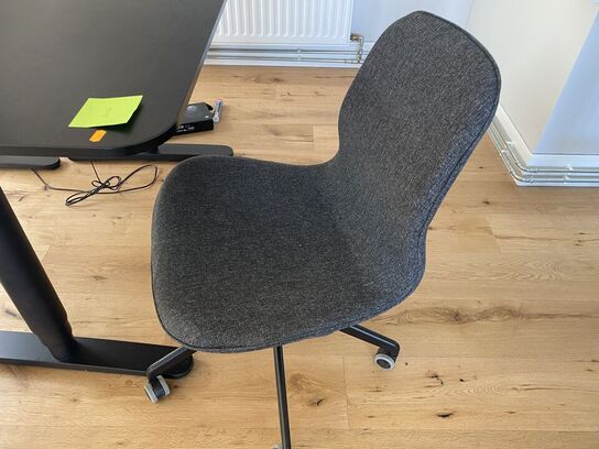 2 stk. El hæve/sænkebord IKEA Bekant & stol