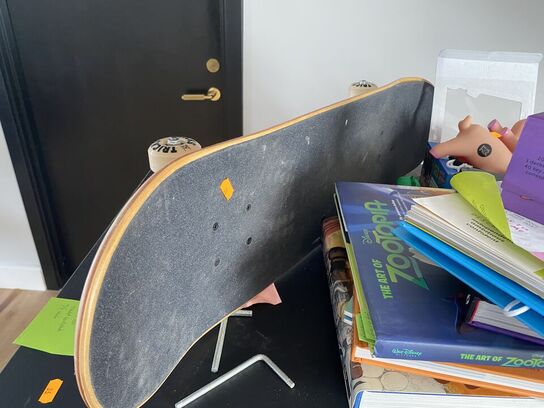 Blandet spil, bøger skateboard mm.