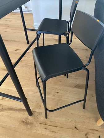 Højbord IKEA Tommaryd og 2 stole