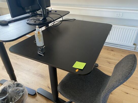 2 stk. El hæve/sænkebord IKEA Bekant & stol