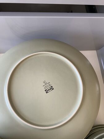 Tøm hylder og indhold i køkkenskabe