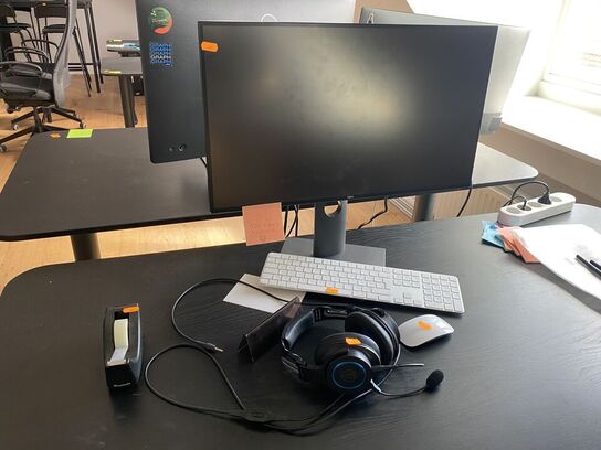 Skærm Dell U2520D tastatur, mus 