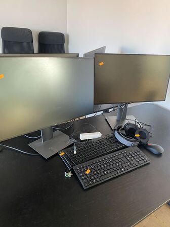 2 stk. skærme DELL U2719D, mm. (se foto)