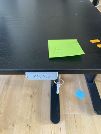 El hæve/sænkebord IKEA Bekant  med lampe