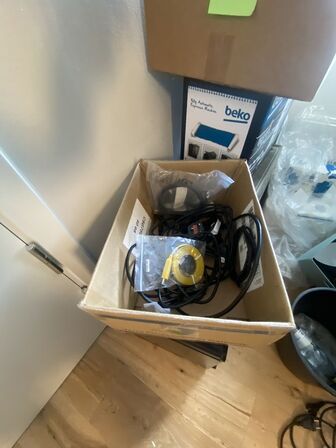 Tøm lokalet (kasser fra SMEG & BEKO tomme)